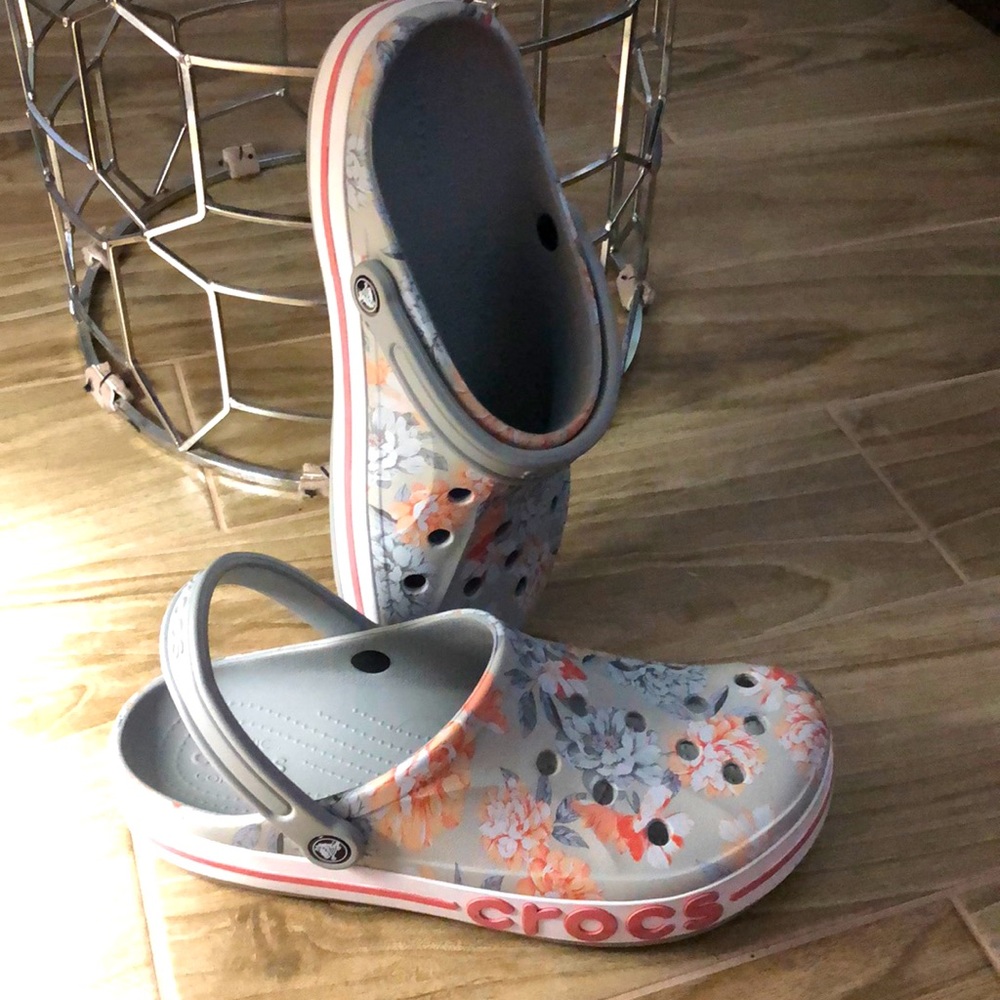 CROCS